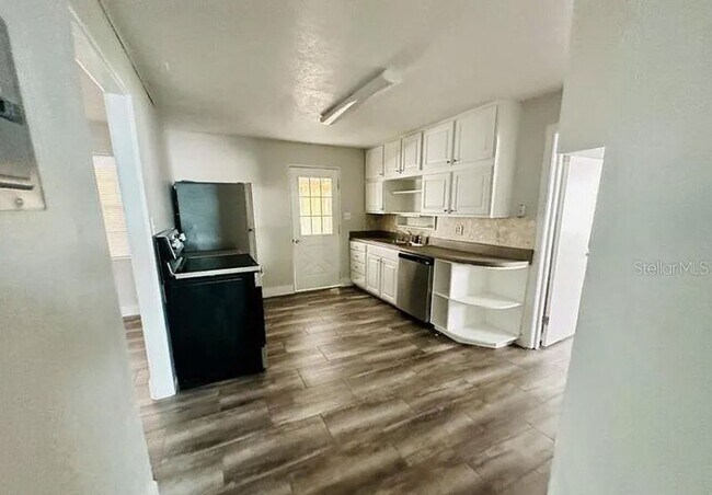 Building Photo - 319 Golf Blvd