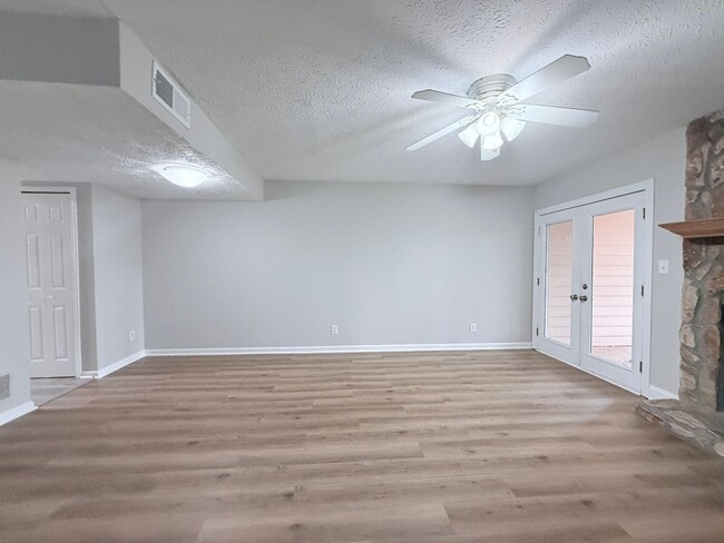 Building Photo - 2 Bedroom/2.5 bath near Lake Lanier