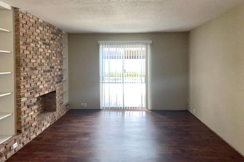 Building Photo - 1617 Fountain View Dr