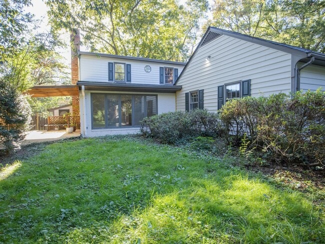 Building Photo - Beautiful home for rent minutes from the J...
