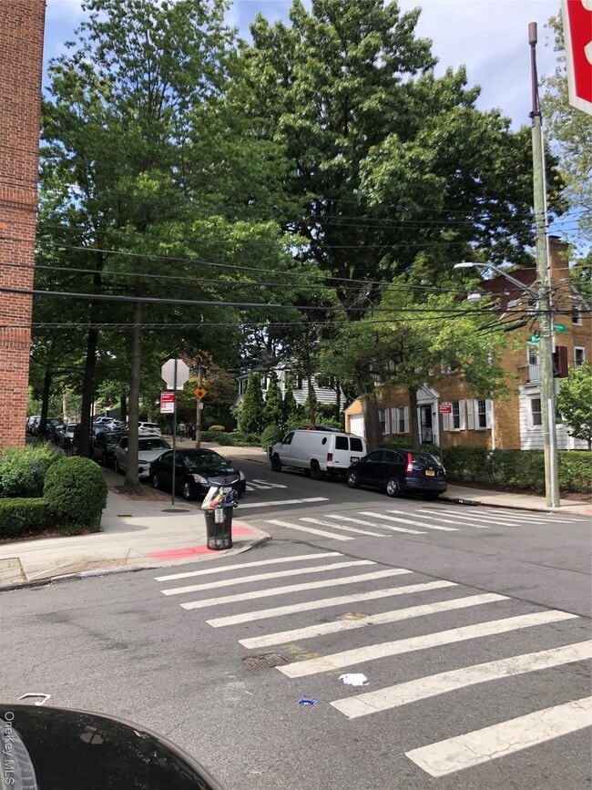 Building Photo - 474 W 238th St