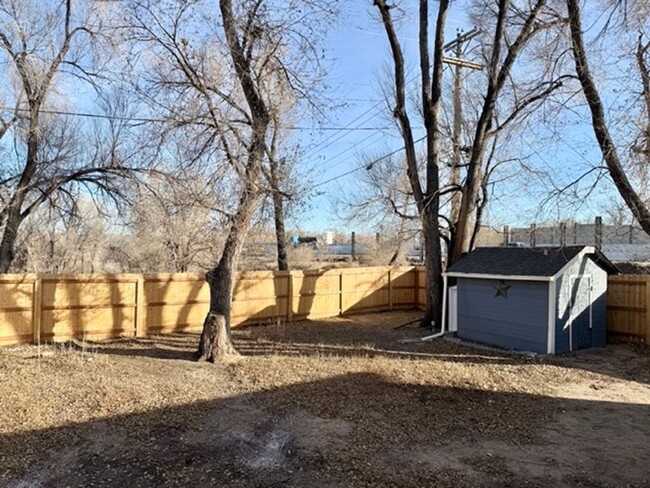 Building Photo - Wonderful 3 BEDROOM home in South Colorado...