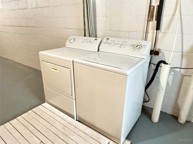 Building Photo - 1437 Collins Ave