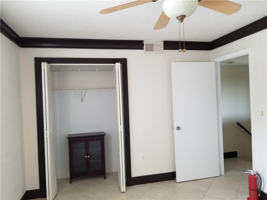 Building Photo - 9478 Palm Cir S
