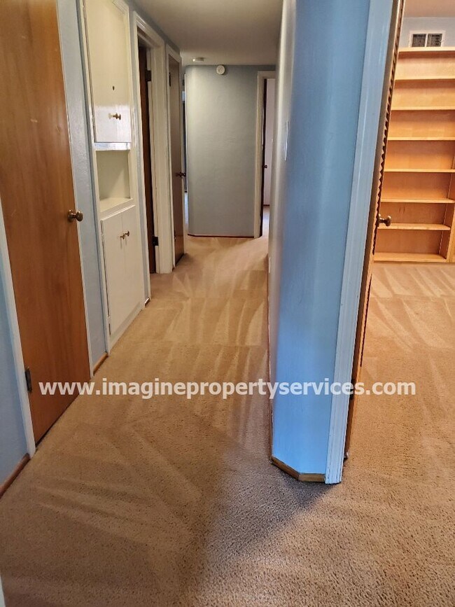 Building Photo - Charming Home For Rent