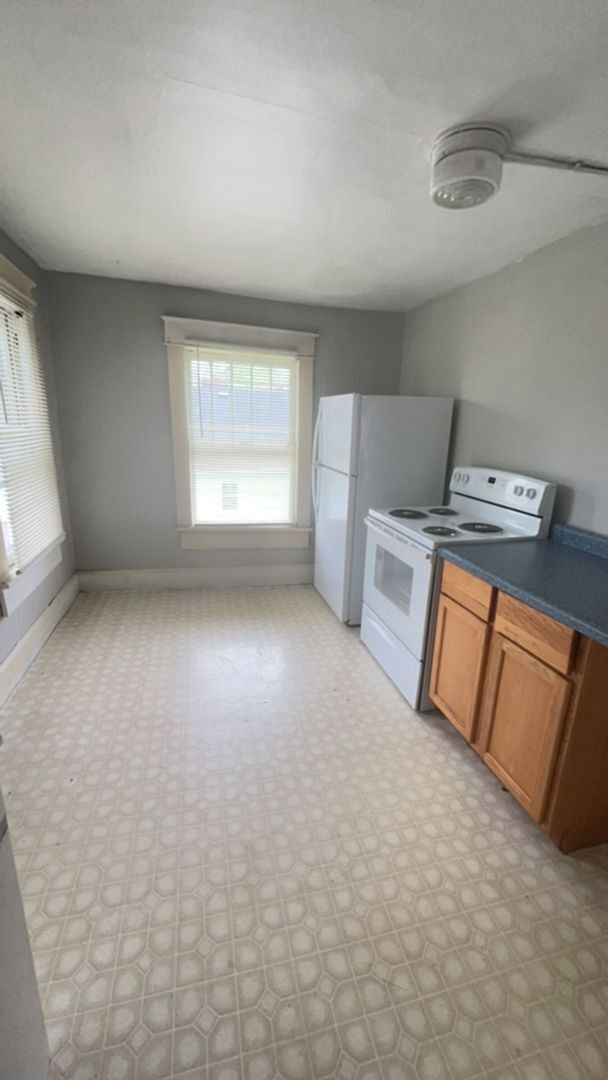 Building Photo - 218 S Martin Ave