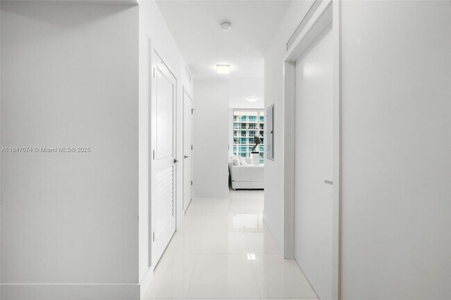 Building Photo - 1080 Brickell Ave