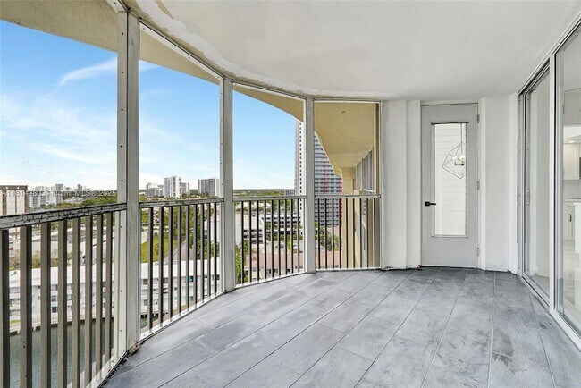 Building Photo - 100 Golden Isles Dr
