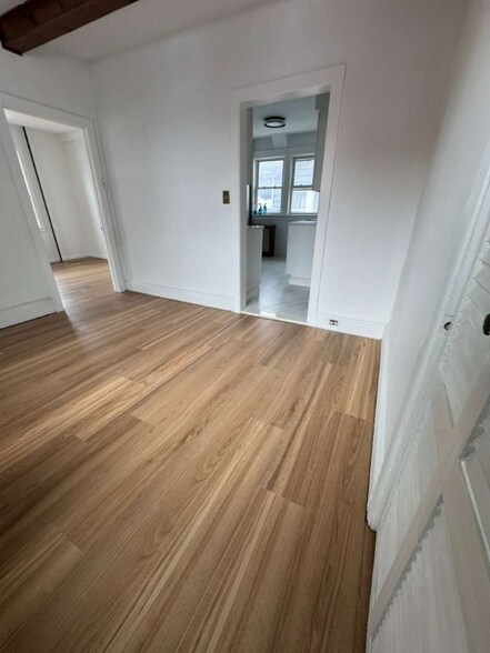 Building Photo - 334 Midland Ave