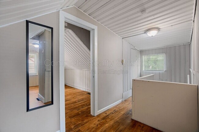 Building Photo - 449 S Dade Ave