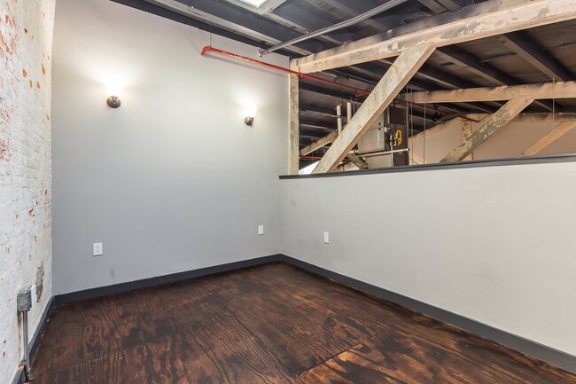 Building Photo - 1813 N Howard St