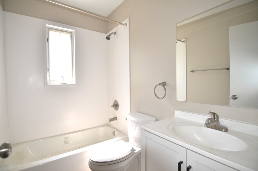 Building Photo - 1122 Alcliff Ln