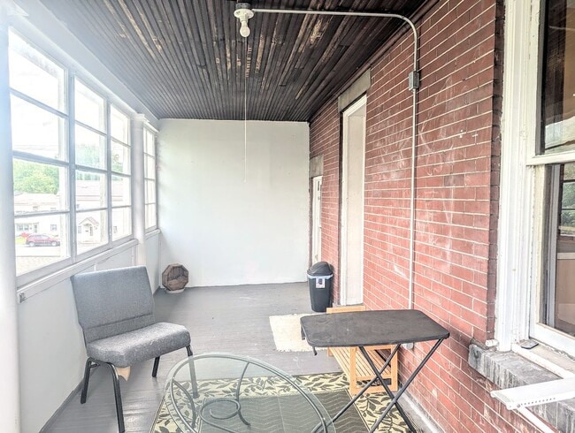 Building Photo - 233 E Pitt St