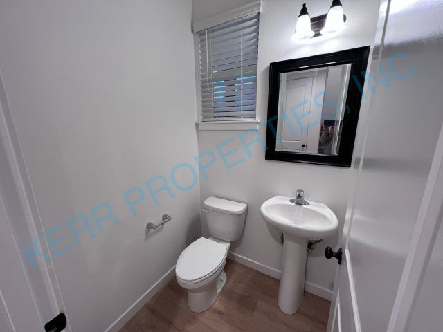 Building Photo - FREE RENT! Spacious 4-Bedroom Home in Happ...