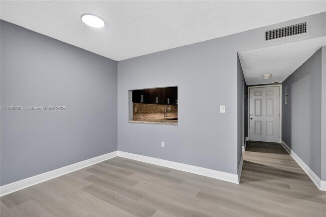 Building Photo - 10000 NW 80th Ct