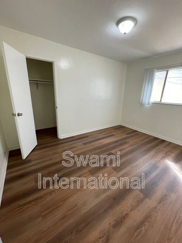 Building Photo - 2030 E Florence Ave