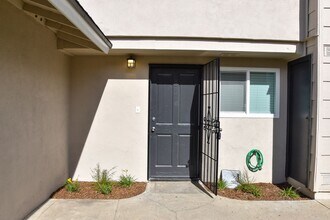 Building Photo - Olive (815) North