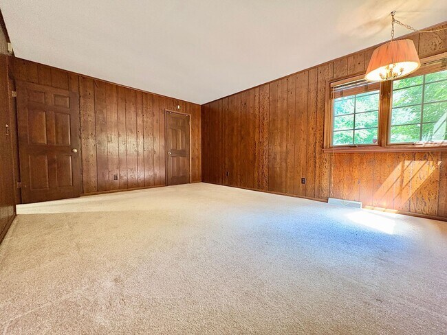 Building Photo - 21485 Wallen Dr
