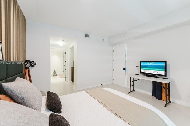 Building Photo - 488 NE 18th St