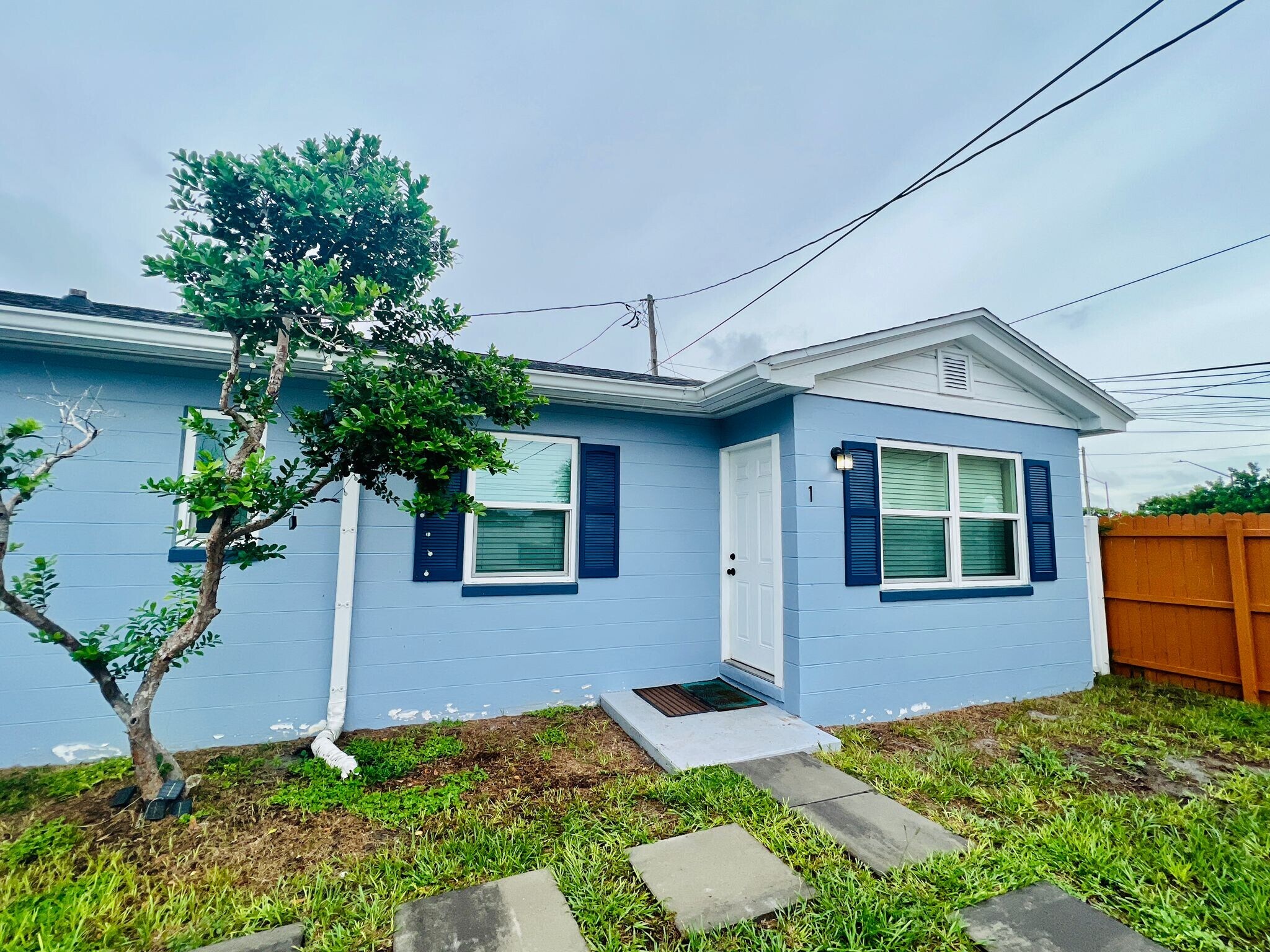 Building Photo - 401 S Mars Ave