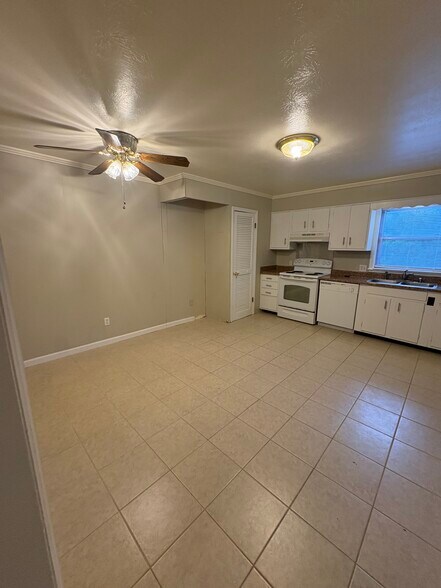 Building Photo - 223 Ridge Ln
