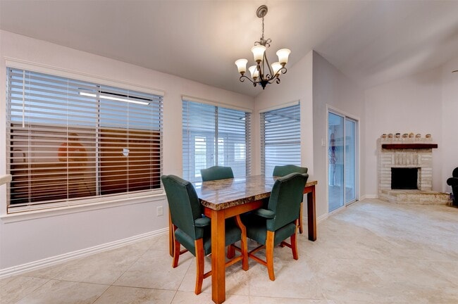 Building Photo - 10703 Highland Woods Dr