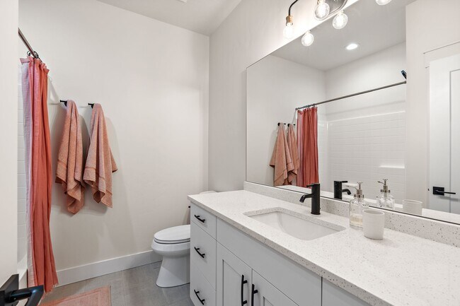 Building Photo - 2460 W Iron Coop St