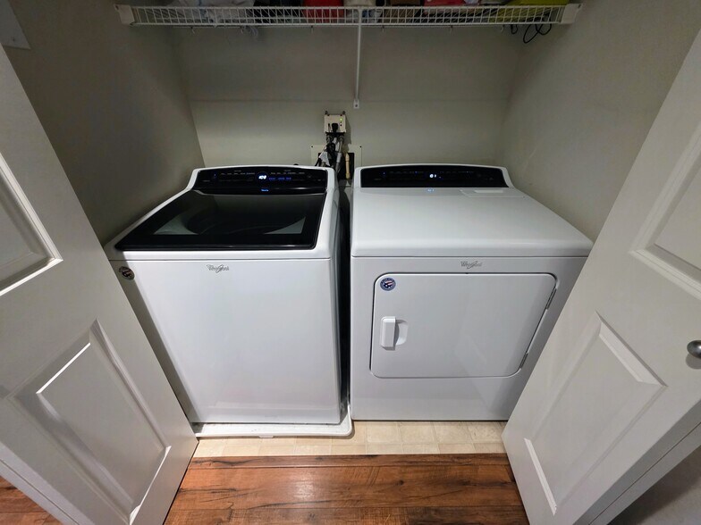 High end washer dryer - 10903 124th Ave NE