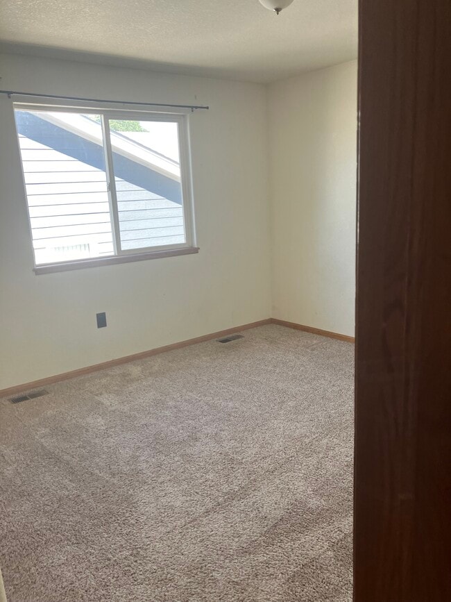 Building Photo - 160 Emilio Court