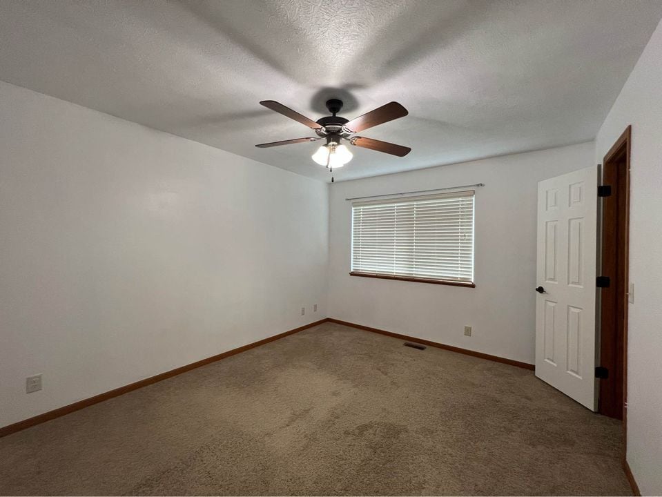 Building Photo - 8976 Buckshot Rd