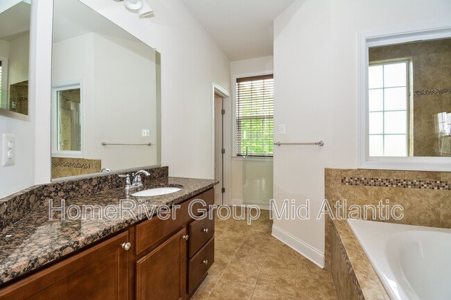 Building Photo - 6804 Osborne Hill Dr
