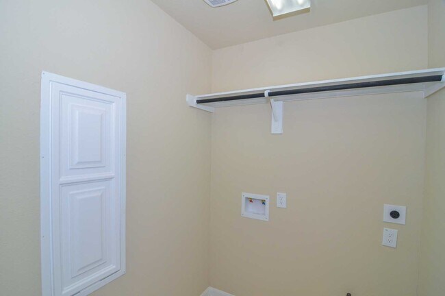 Building Photo - 15706 Whispering Green Dr