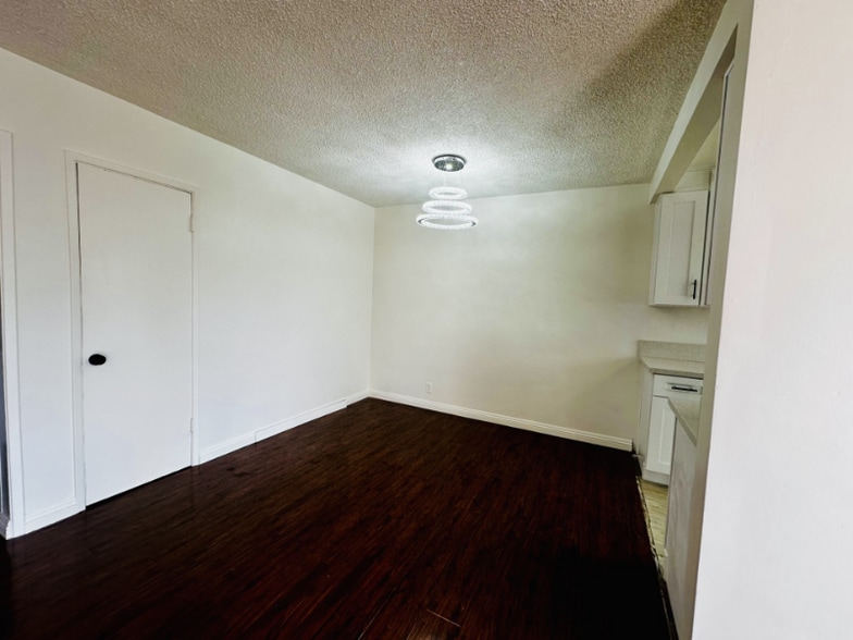 Building Photo - 719 N Kingsley Dr