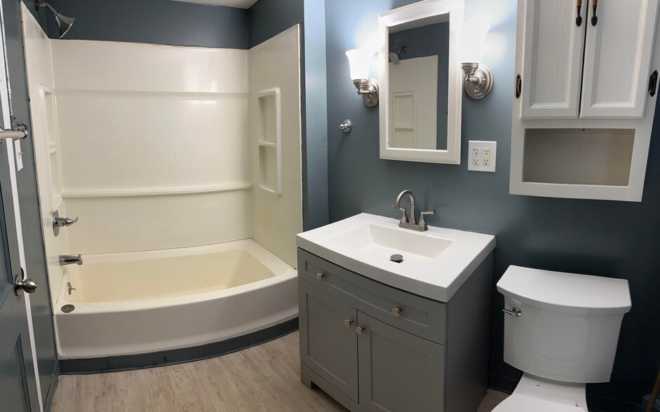 Bathroom - 105 Chambers St