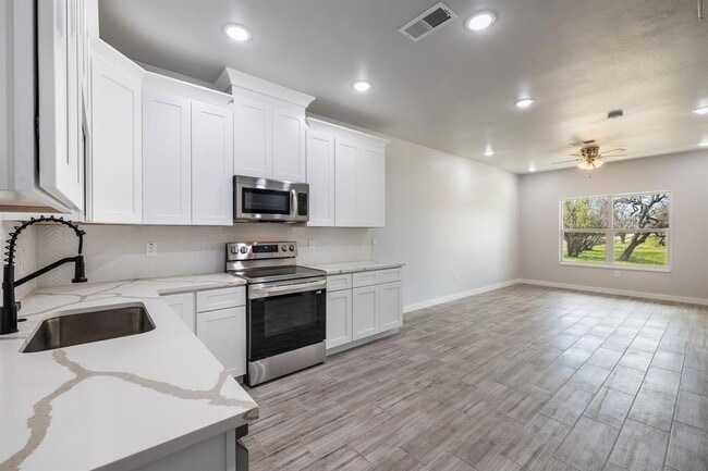 Building Photo - 600 Kimbro #B St