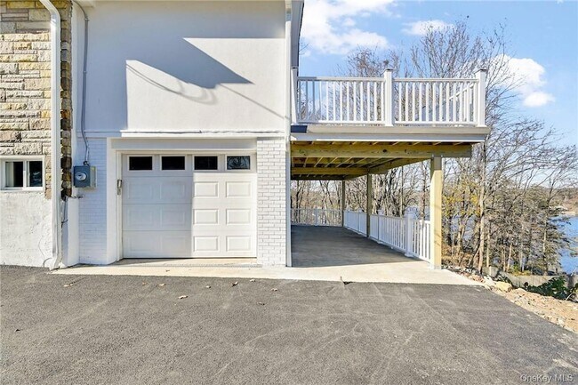 Building Photo - 225 Hilltop St