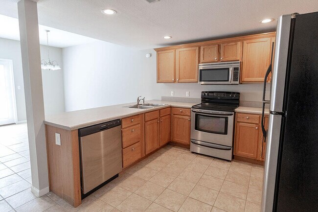 Building Photo - 1924 Center St