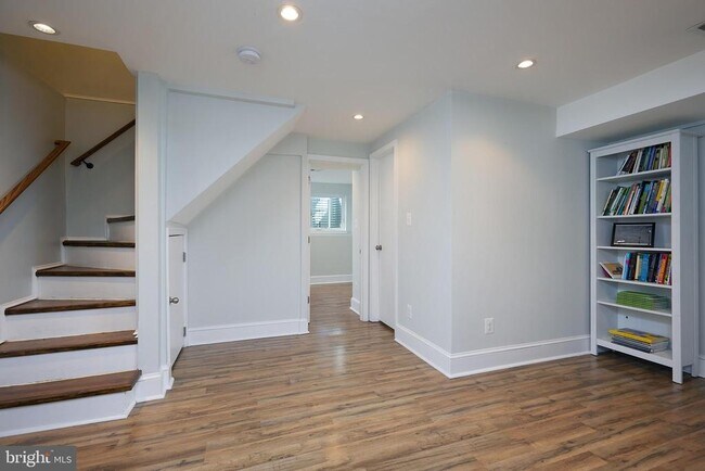 Building Photo - 421 Longfellow St NW