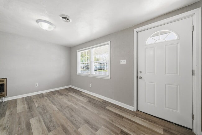 Building Photo - ADORABLE 3 BED, 1 BATH HOUSE FOR RENT IN NORFOLK