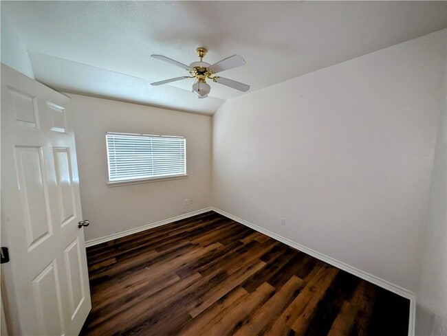 Building Photo - 3910 Gibraltar Dr