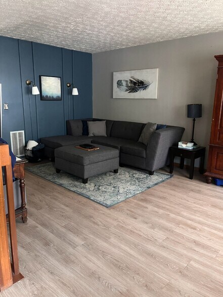 Building Photo - 8167 Newark Ave