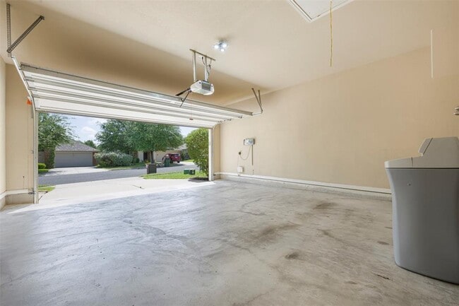 Building Photo - 1812 Hidden Springs Path