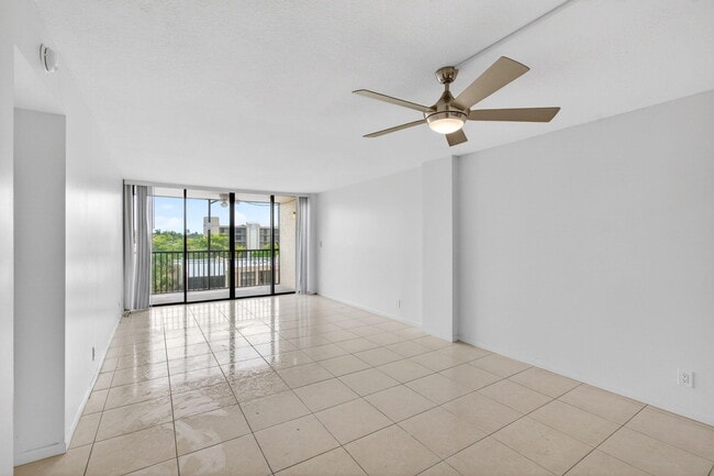 Building Photo - 12 Royal Palm Way