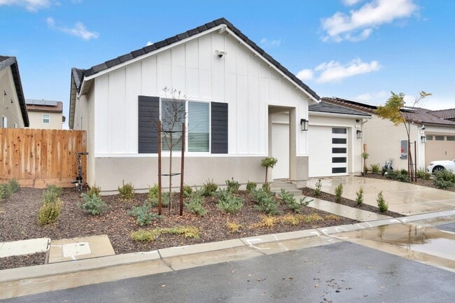 Building Photo - 141 Reunion Wy S