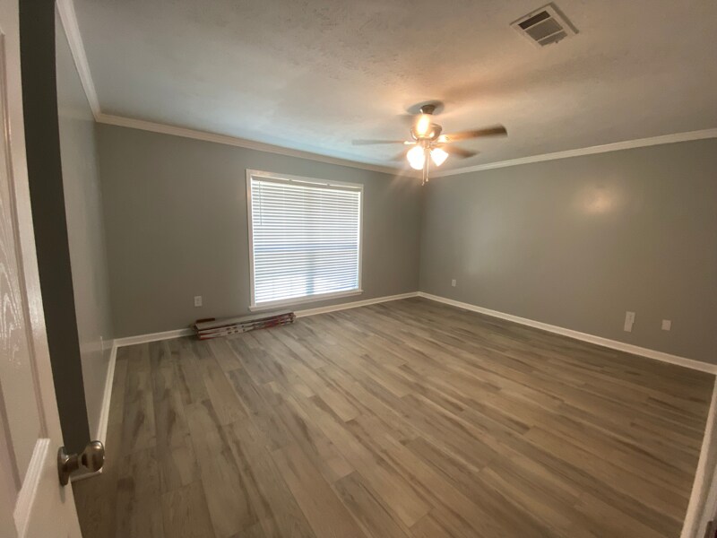 Building Photo - 200 Poplar Dr