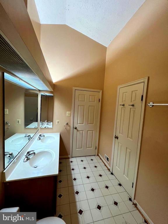 Building Photo - 401 Fleece Flower Dr