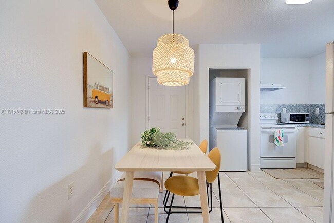 Building Photo - 4201 NW 24th Ave