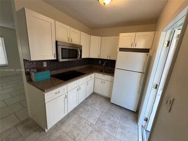 Building Photo - 2843 NE 30th St