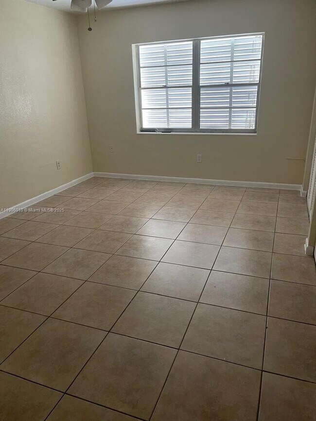 Building Photo - 18737 SW 100th Ave