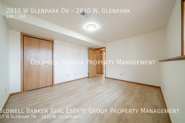 Building Photo - 2810 W Glenpark Dr